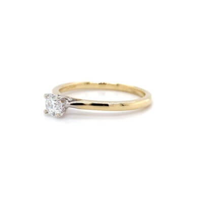 Pre-Owned 0.30ct Round Brilliant cut Diamond Classic Engagement ring set in 18ct Yellow Gold