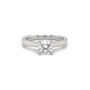 Pre-Owned 1.01ct Cushion cut Diamond Classic Engagement ring set in Platinum