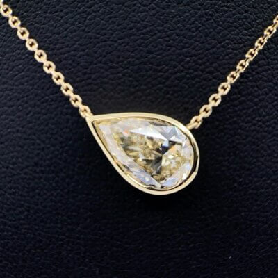 Pre-Owned 3.04ct Pear cut Diamond Necklet set in 18ct Yellow Gold