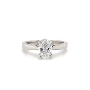 Pre-Owned 1.00ct Oval cut Diamond Classic Engagement ring set in Platinum